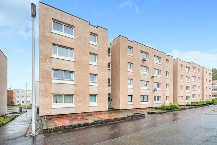 2 Bedroom Flat To Rent In Caithness Place, Kirkcaldy, Fife, KY1