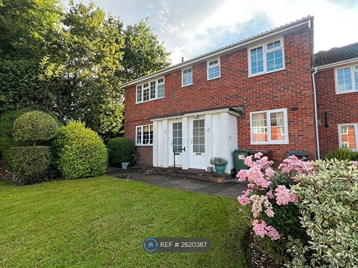 2 Bedroom Flat To Rent In The Pantiles, Bushey Heath, Bushey, WD23