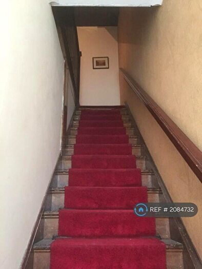 2 Bedroom Flat To Rent In High Road, London, N20