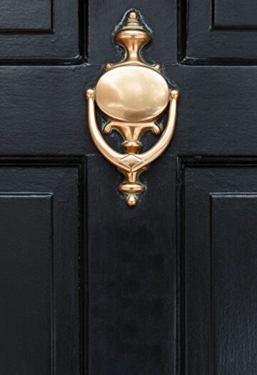 4 Bedroom Link Detached House For Sale In Discreet Listing: Kingsclere, RG20