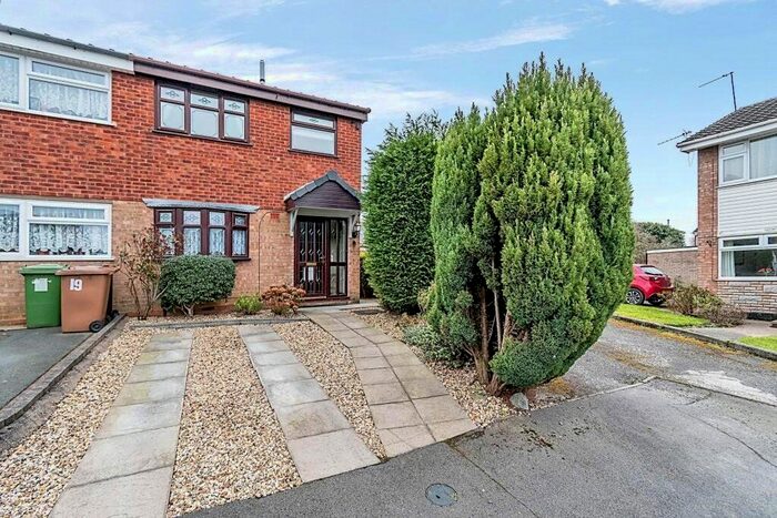 3 Bedroom Semi-Detached House To Rent In Roebuck Glade, Willenhall, West Midlands, WV12