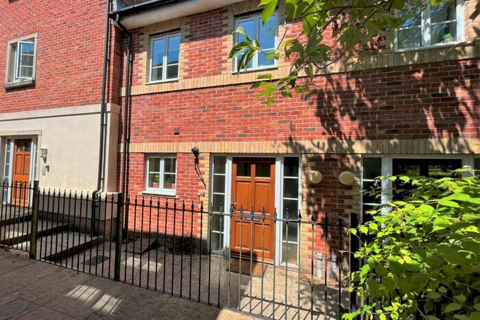 3 Bedroom Terraced House To Rent In Winchester, SO22