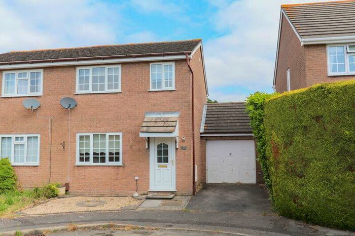 3 Bedroom Semi-Detached House To Rent In Kingcup Avenue, Locks Heath, SO31
