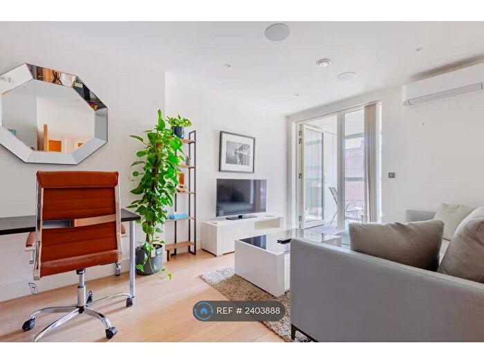 Studio To Rent In Stockwell Park Walk, London, SW9