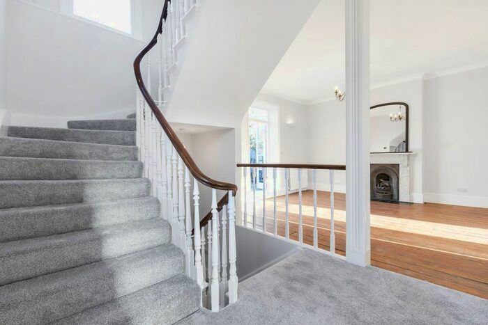 4 Bedroom Flat To Rent In Lordship Park, London, N16