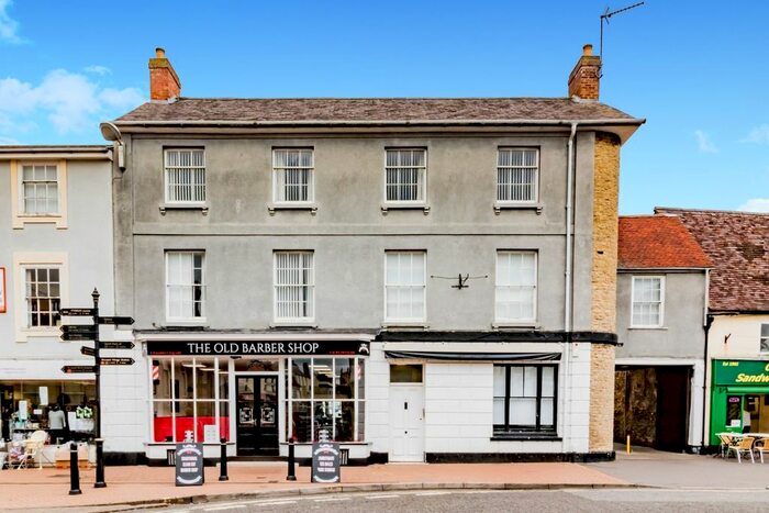 2 Bedroom Flat To Rent In Market Square, Bicester, OX26