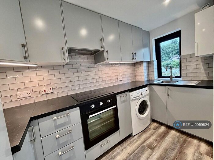 1 Bedroom Flat To Rent In Rex Court, Haslemere, GU27