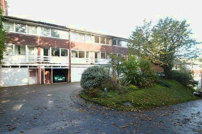 3 Bedroom House To Rent In 3 Bedroom Town House House In Godalming, GU7