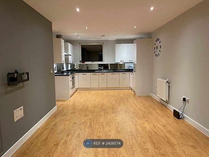 2 Bedroom Flat To Rent In Hogan Court, London, SE5