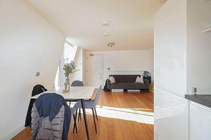 2 Bedroom Flat To Rent In Marylebone High Street, Marylebone, W1U