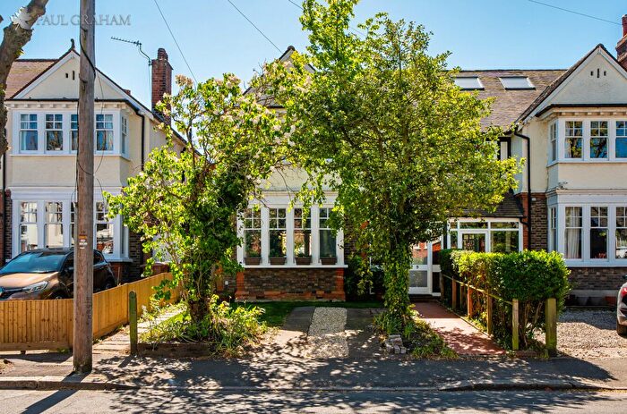 4 Bedroom Semi Detached House For Sale In Grosvenor Avenue, Carshalton, SM5