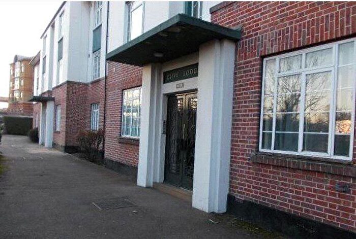 2 Bedroom Property To Rent In Clive Lodge, London, NW4