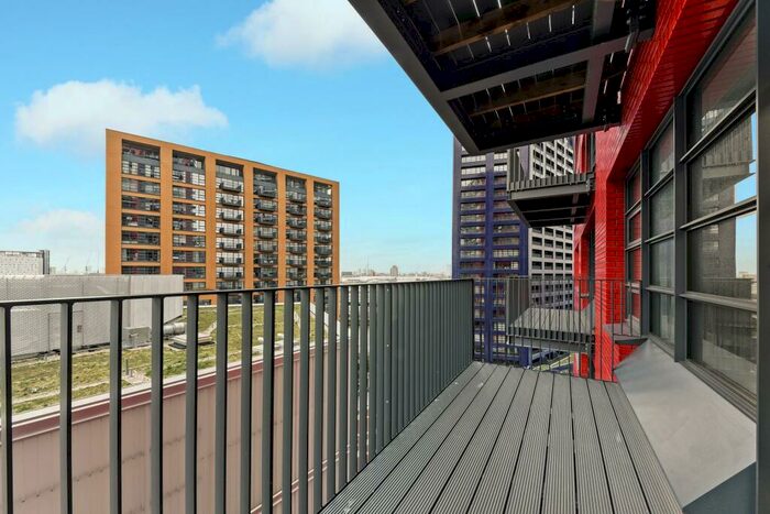Apartment To Rent In Defoe House, London City Island, London, E14