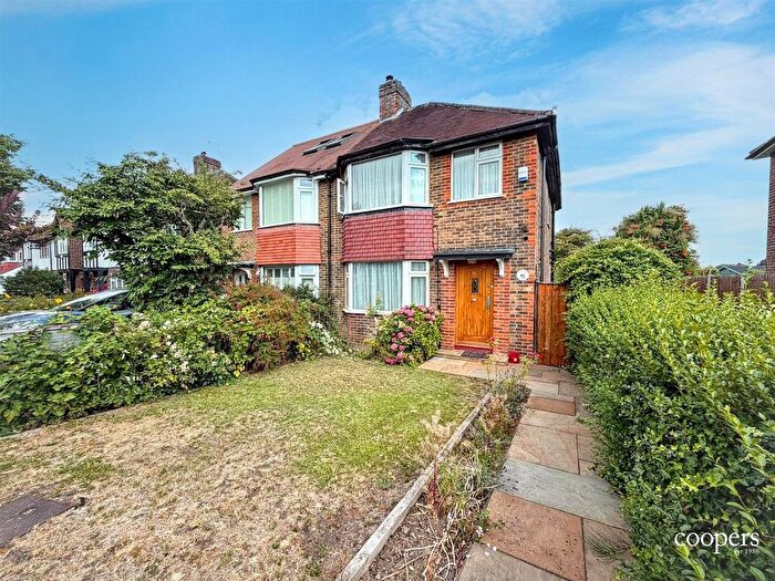 3 Bedroom Semi Detached House To Rent In The Fairway, Ruislip, HA4