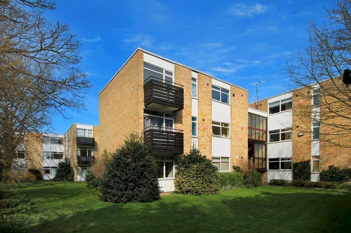 2 Bedroom Flat To Rent In Chesterton Towers, Cambridge, CB4