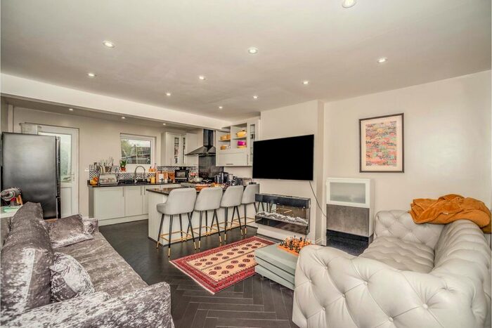 3 Bedroom End Of Terrace House To Rent In Feenan Highway, Tilbury, RM18