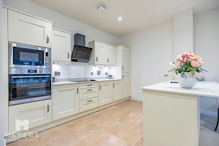 1 Bedroom Flat For Sale In Royal Close, Christchurch, BH23