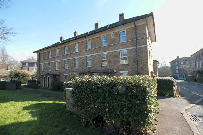 3 Bedroom Maisonette To Rent In Pond Road, London, SE3