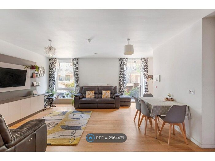 2 Bedroom Flat To Rent In Isambard Court, Brentford, TW8