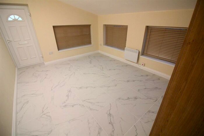 Studio To Rent In Chertsey Bridge Road, Chertsey, KT16