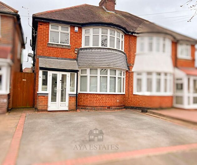 3 Bedroom Semi Detached House To Rent In Lulworth Road, Birmingham, B28