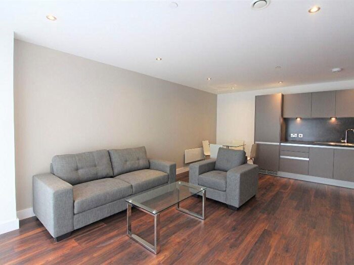 2 Bedroom Apartment To Rent In Wilburn Basin, M5