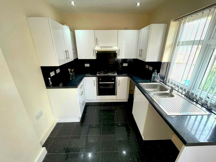 2 Bedroom Flat To Rent In Button Lane, Manchester, M23