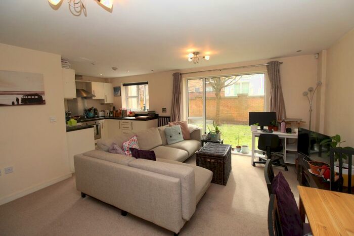 2 Bedroom Flat To Rent In Overstone Court, , Butetown, CF10