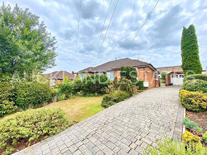 2 Bedroom Semi-Detached Bungalow For Sale In Sunnybank Road, Potters Bar, EN6