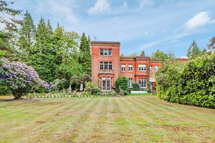 3 Bedroom Flat For Sale In London Road, Windlesham, GU20