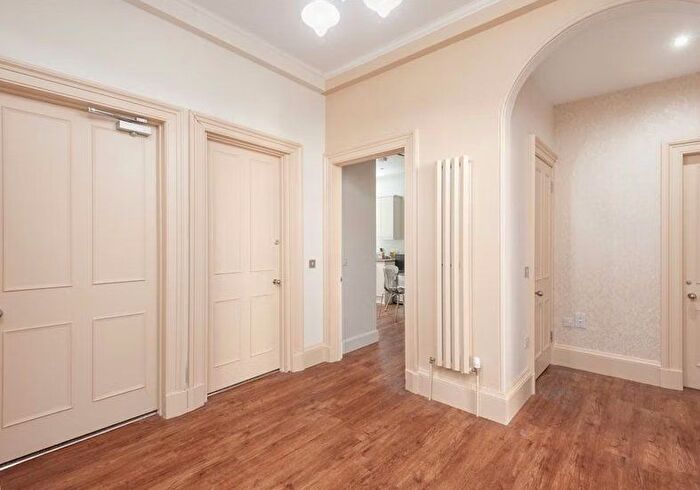 3 Bedroom Flat To Rent In Rankeillor Street, Edinburgh, Midlothian, EH8