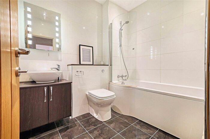 2 Bedroom Flat For Sale In Station Court, Radford Way, Billericay, Essex, CM12