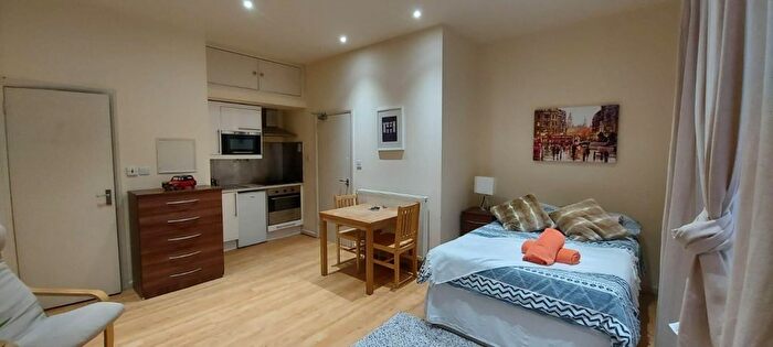 Studio To Rent In Brondesbury Park, London, NW6