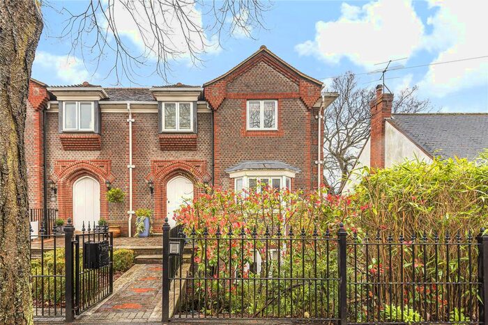 4 Bedroom Semi-Detached House To Rent In Northcourt Avenue, Reading, Berkshire, RG2