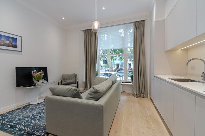 2 Bedroom Flat For Sale In St Stephens Gardens, Notting Hill, W2