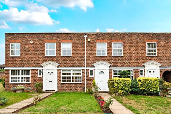 3 Bedroom Terraced House For Sale In Hanover Walk, Weybridge, KT13