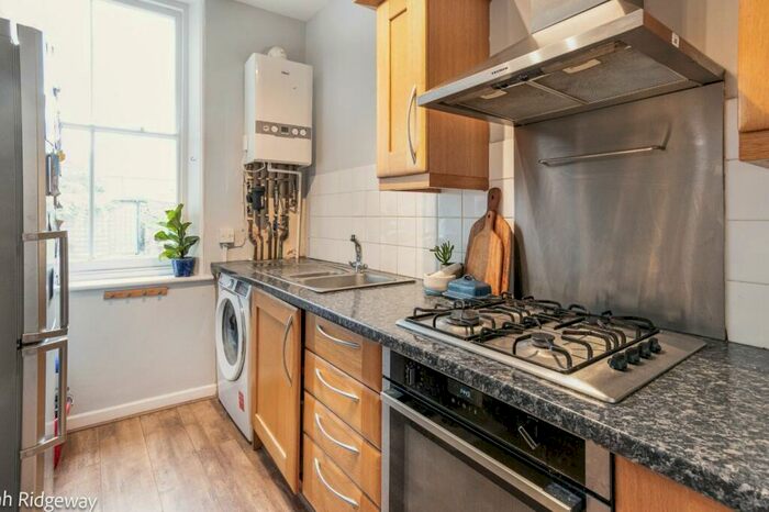 2 Bedroom Apartment To Rent In Grove Hill Road, Camberwell, London, SE5