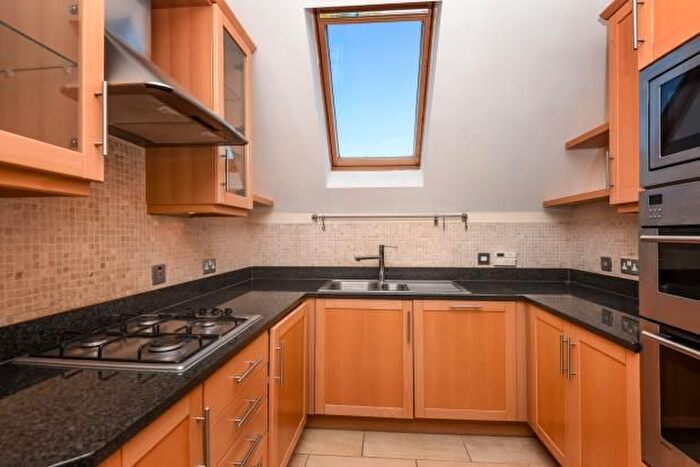 2 Bedroom Flat For Sale In Oatlands Chase, Weybridge, KT13