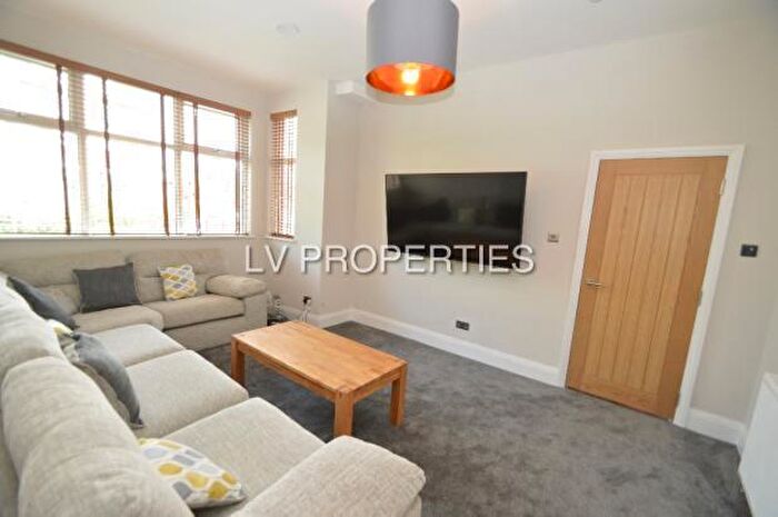 4 Bedroom Terraced House To Rent In Burchett Terrace, Leeds, West Yorkshire, LS6