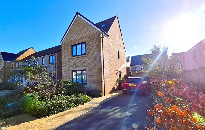 4 Bedroom Detached House For Sale In Fawcett Grove, Wick, Littlehampton, BN17