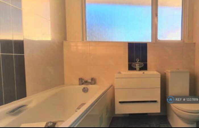 4 Bedroom Terraced House To Rent In Brookhill Road, Barnet, EN4