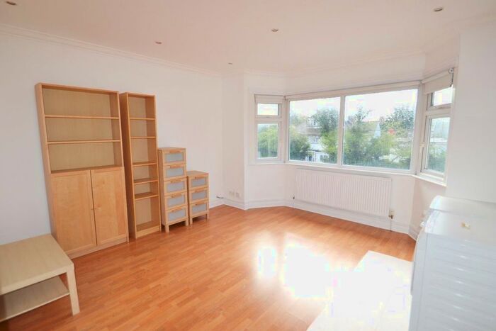 2 Bedroom Flat To Rent In Finchley Road, London, Golders Green, NW11