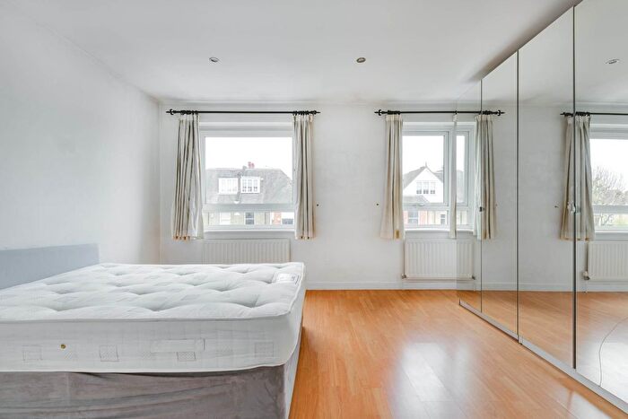 5 Bedroom Town House To Rent In Howards Lane, Putney, London, SW15