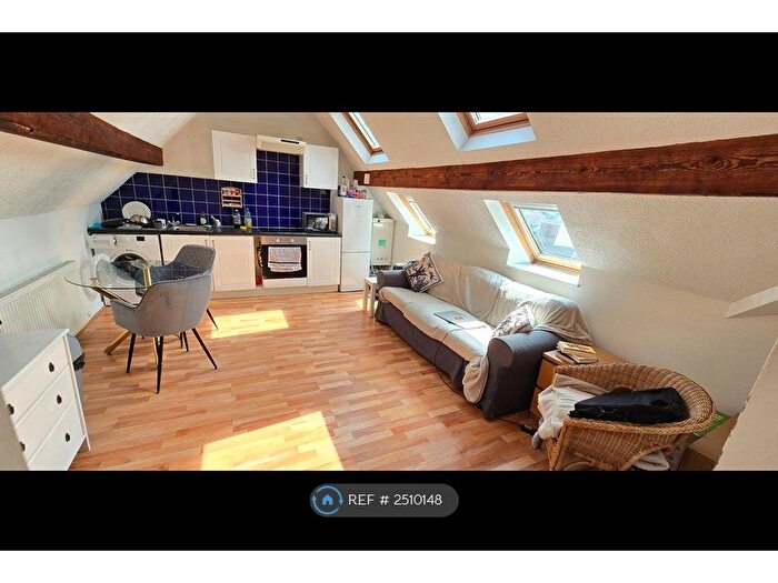 2 Bedroom Flat To Rent In The Bridge Club, Leeds, LS6