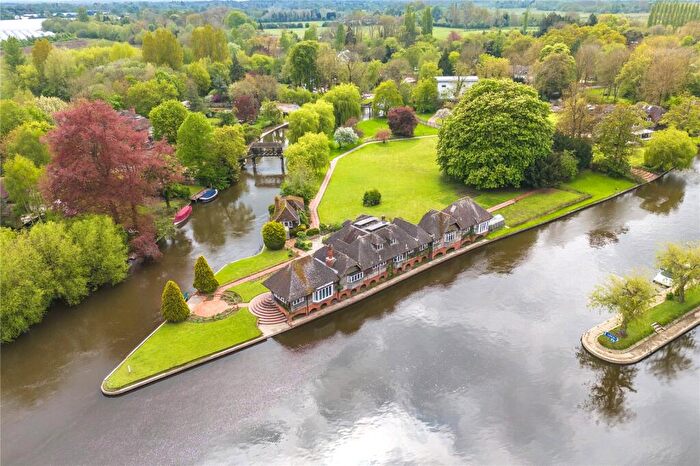 7 Bedroom Detached House For Sale In Loddon Drive, Wargrave, Reading, Berkshire, RG10