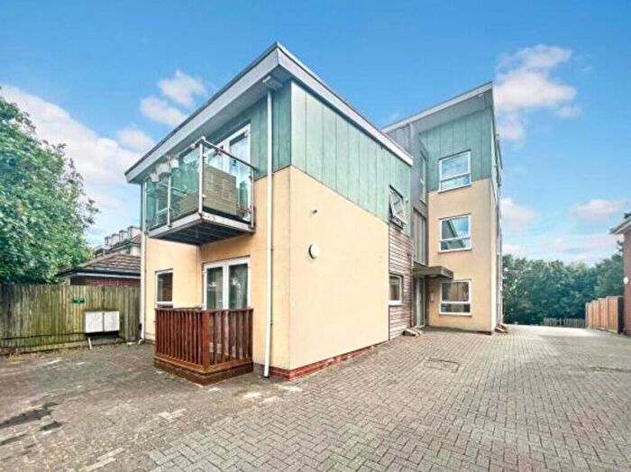 2 Bedroom Flat To Rent In Millbrook Road East, Southampton, SO15