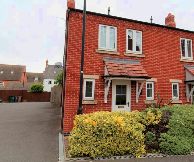 3 Bedroom Semi-Detached House To Rent In St Andrews Court, Church Gresley, DE11
