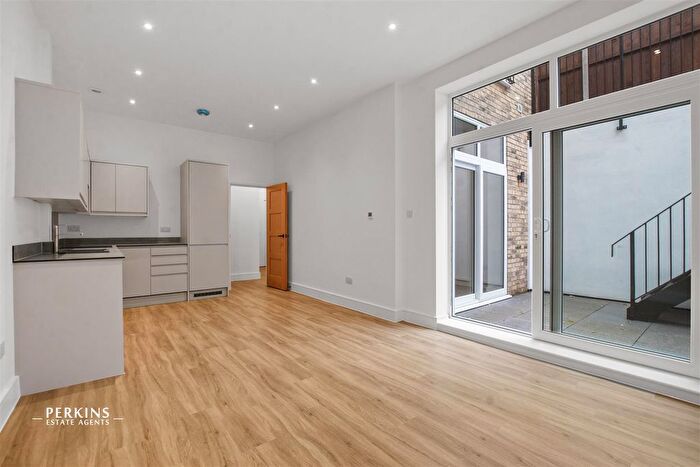 2 Bedroom Flat To Rent In Acton, W3