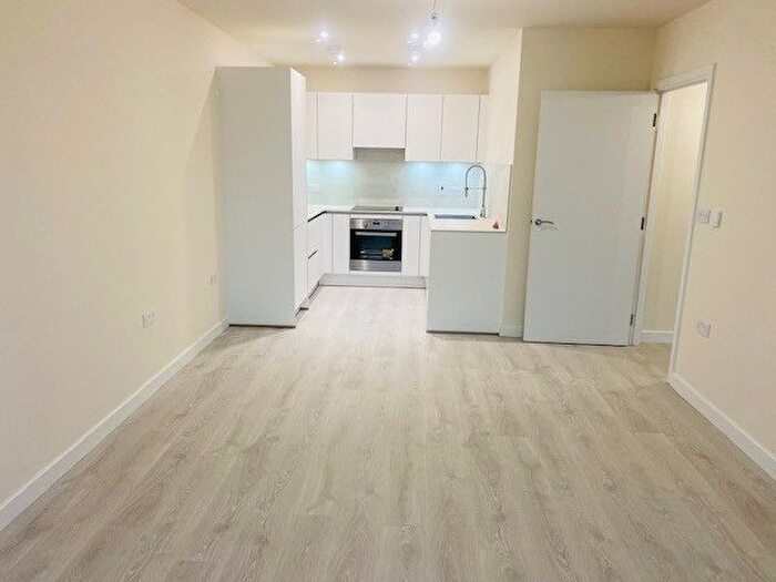 1 Bedroom Flat To Rent In Hazeview Apartments, Hargrave Drive, Harrow, Greater London, HA1