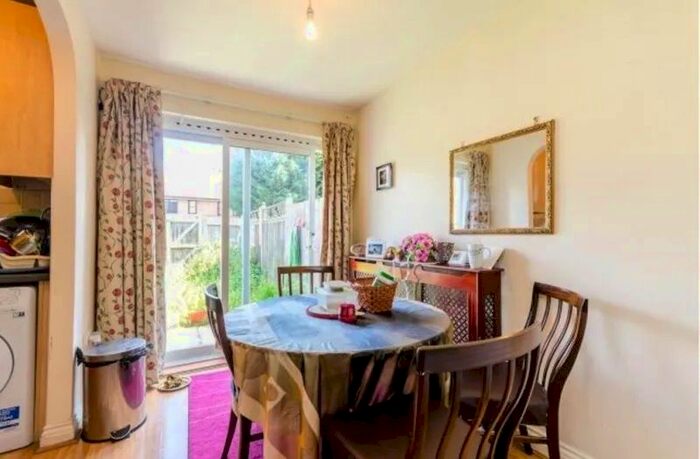 1 Bedroom Terraced House To Rent In Chestnut Groove, Crystal Palace, SE20